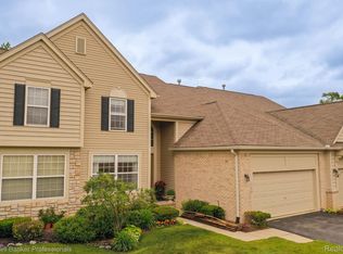 1345 Hollins Hall Ln, Troy, MI 48085