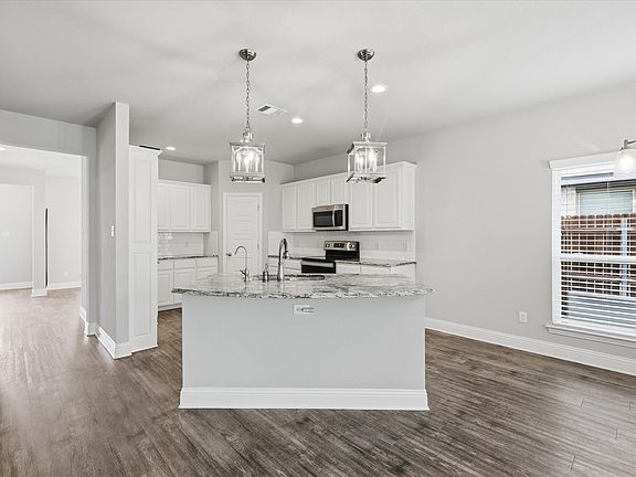 4th image of 304 Paloma St