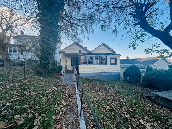 410 E Kline St, Covington, VA 24426