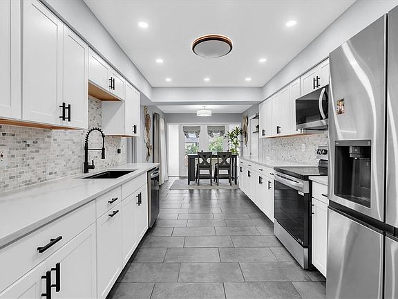3rd image of 8721 LATHAM LANE