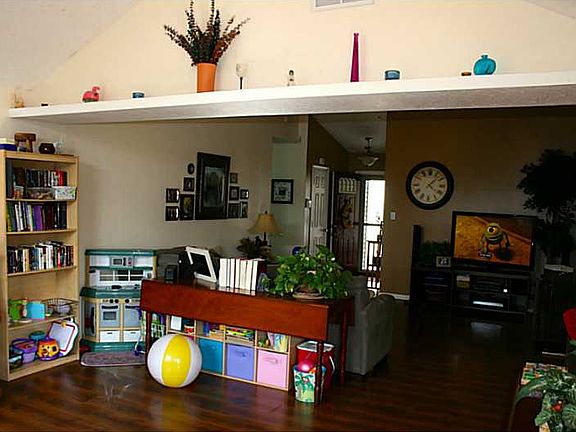 4th image of 7188 Carrie Dr