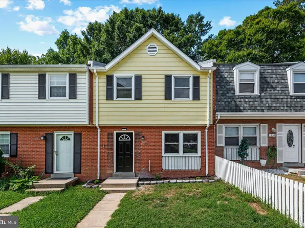 1838 Fort Pulaski Ct, Dumfries, VA 22026