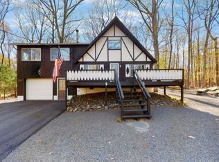 142 Sandstone Dr, Dingmans Ferry, PA 18328