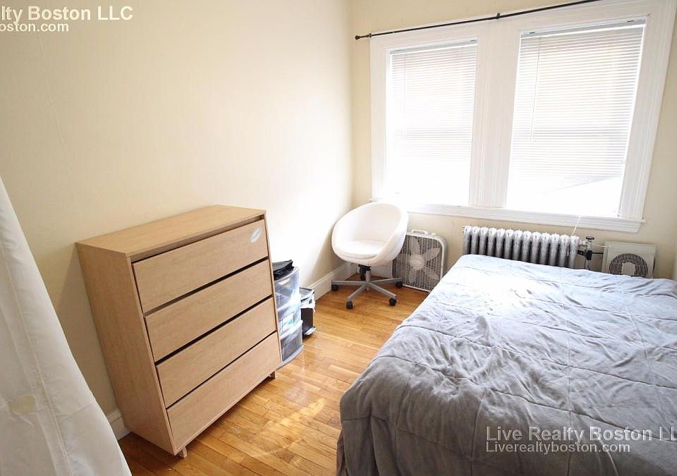 2nd image of 1806 Commonwealth Ave