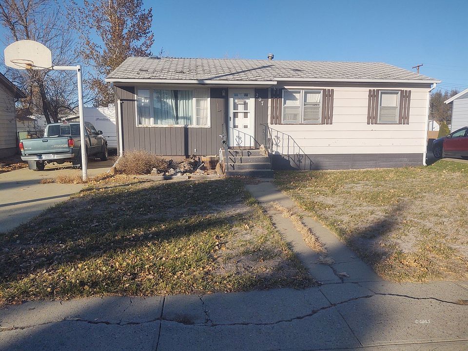 2nd image of 207 Chestnut Ave