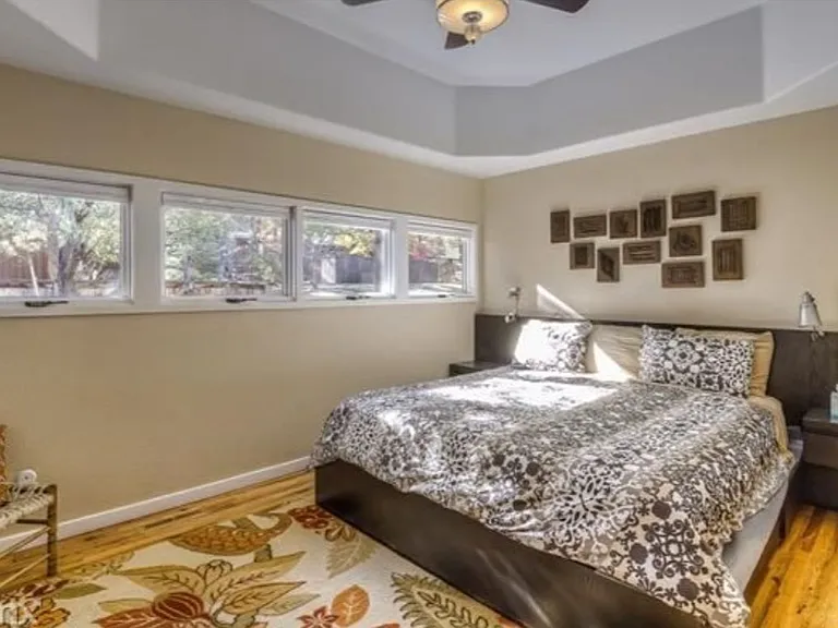 1320 Oak Ct — Photo 7