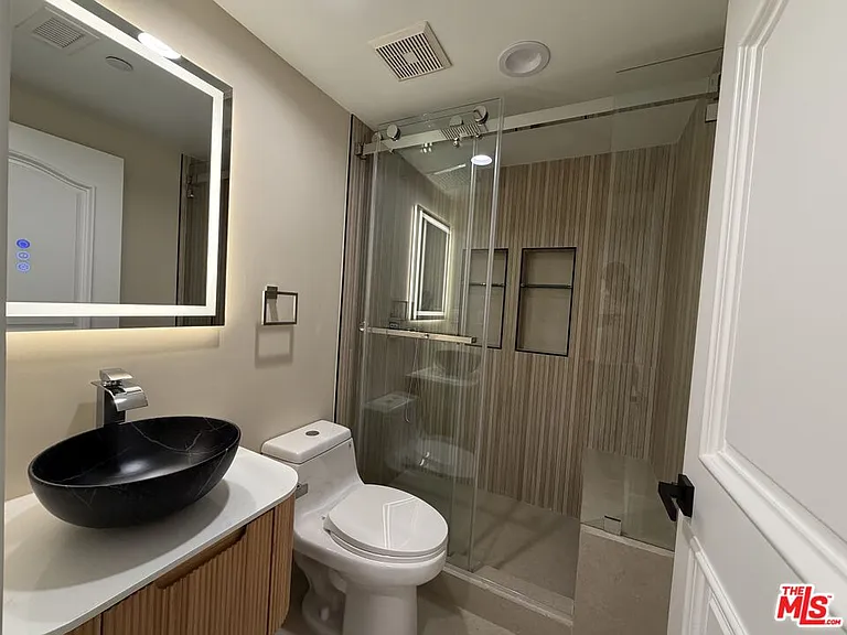 1146 Hacienda Pl #7 — Photo 10