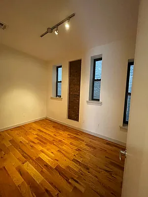 Rented by Greenrock Management | media 11