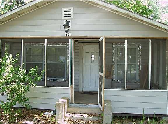 Screened in front porch
