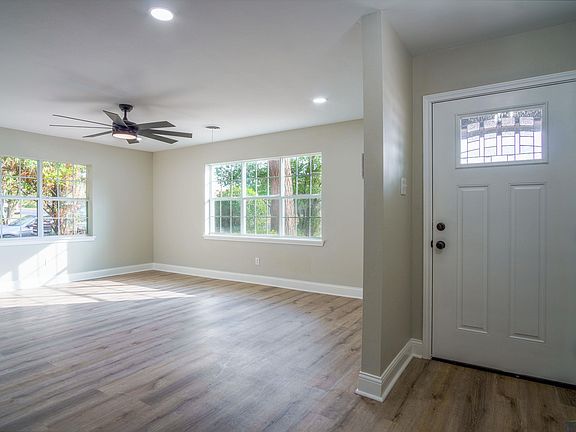 3rd image of 209 W Carolanne Blvd