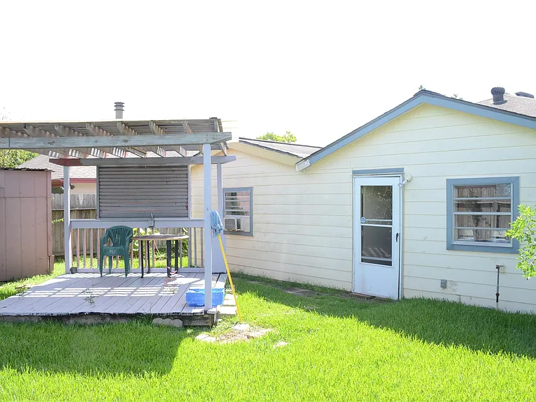 10807 Emery Dr — Photo 10