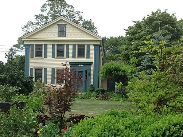 9 Palmer St, Ashaway, RI 02804