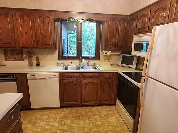5th image of 1007 Aster Dr