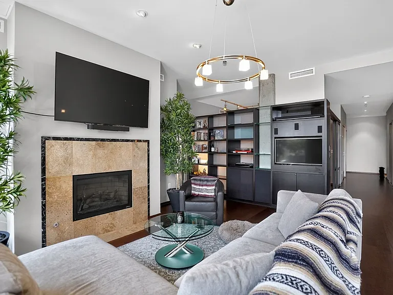 1221 SW 10th Ave #1605 — Photo 2