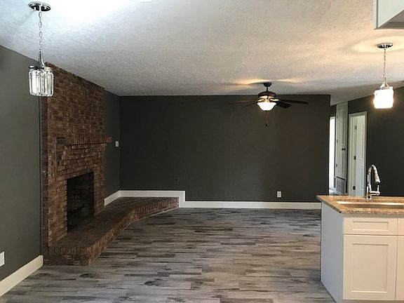 5th image of 1120 Oakwood St