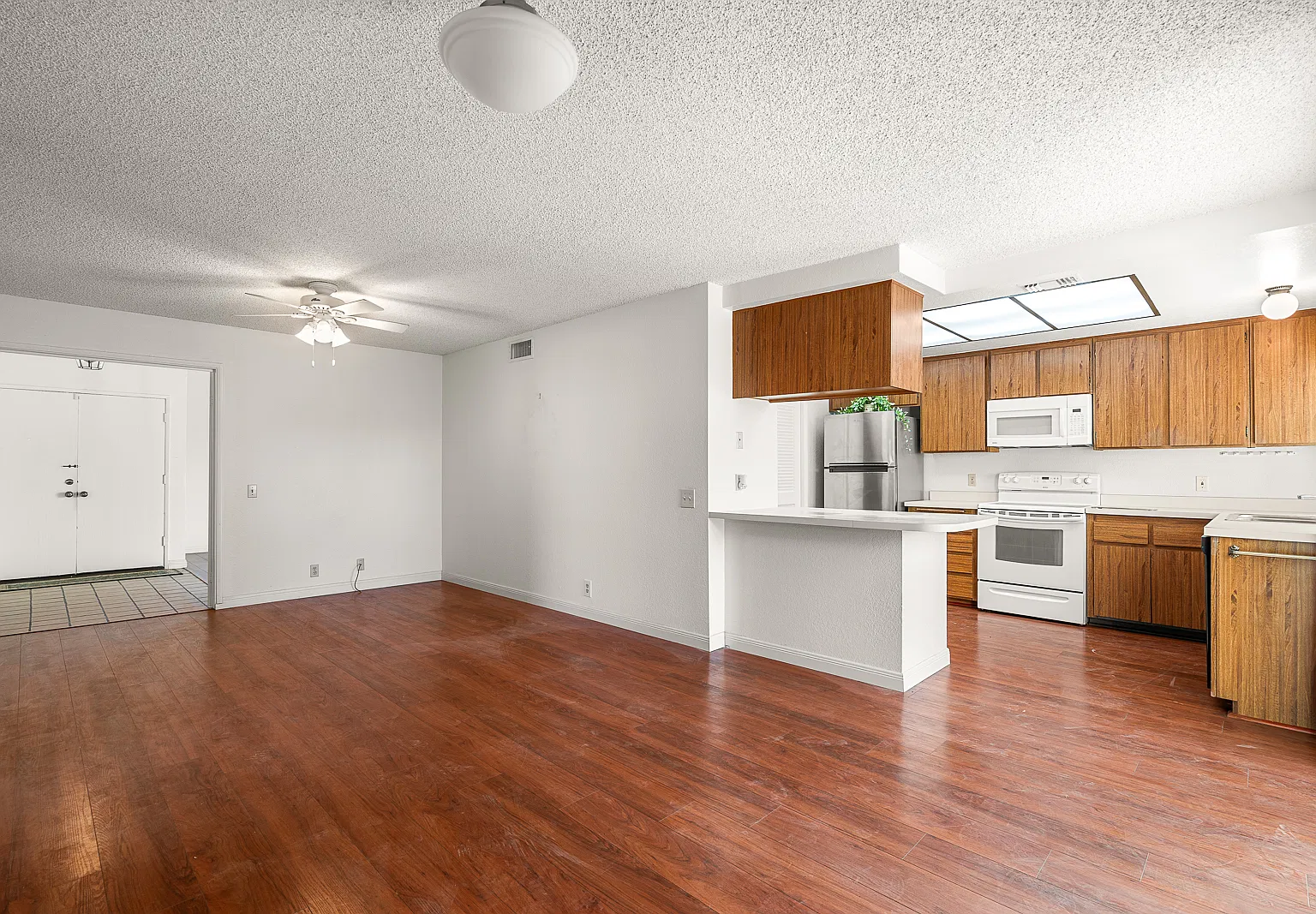 4 bed, 1724 sqft, $3,600 — Photo 4