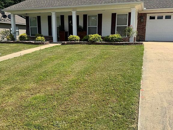 2nd image of 904 Huck Finn Blvd