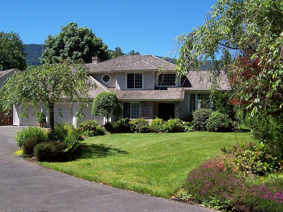 Long private driveway-Cascade Foothills in backgorund.