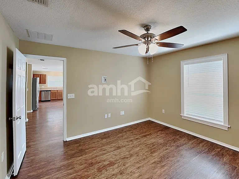 1733 Strathmore Cir — Photo 7