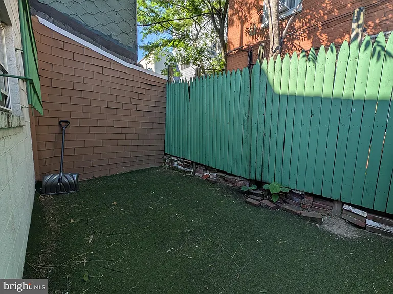 1130 Earl St — Photo 21