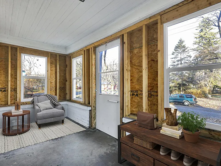 1206 Leslie St — Photo 15