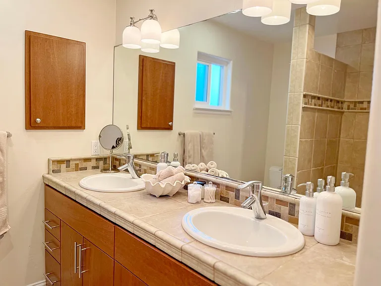 2440 Greenwood Ave — Photo 13