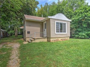 2916 E Hickory St, Decatur, IL 62526