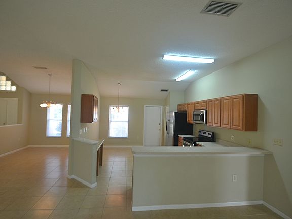 3rd image of 8015 Wellsmere Cir