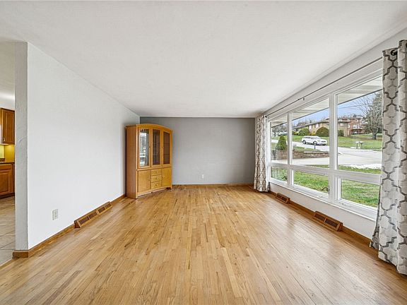 4th image of 101 Stanton Dr