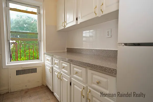 Rented by Norman Raindel, LREB | media 14