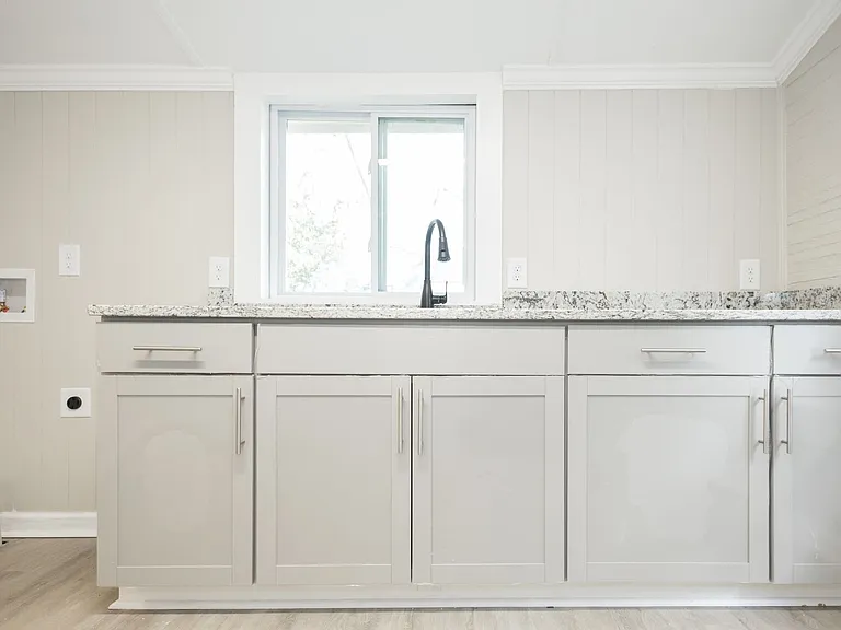 205 W Cherry St — Photo 32