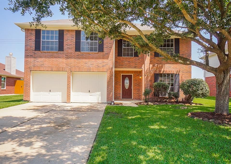 Welcome Home! Check Out this Completely Updated 4 Bed/3 Bath Home in Villages of Town Center! Close to Schools, HWY-59, HWY-90, and Brazos Town Center!