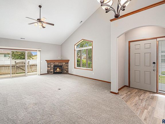 3rd image of 3512 W 91st Pl