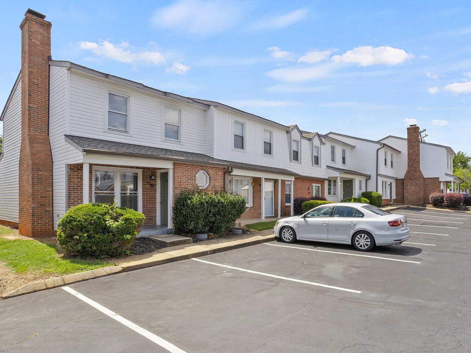 Parkins Ridge Town Houses — Photo 3