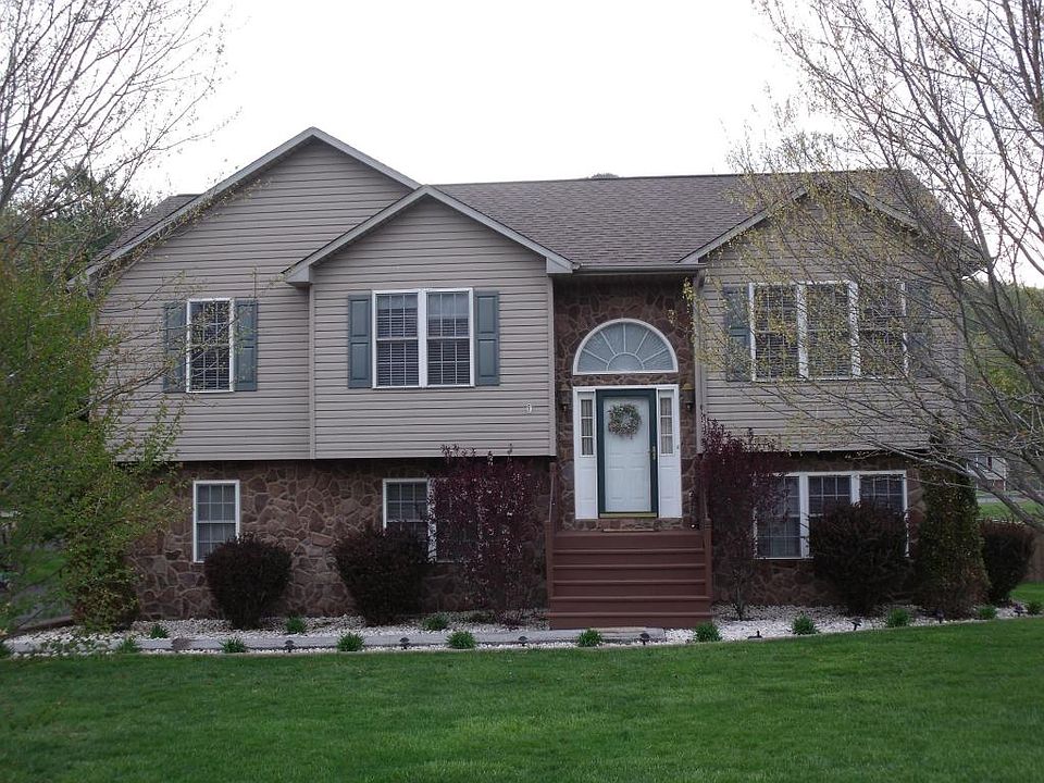 1st image of 137 Harvest Ln