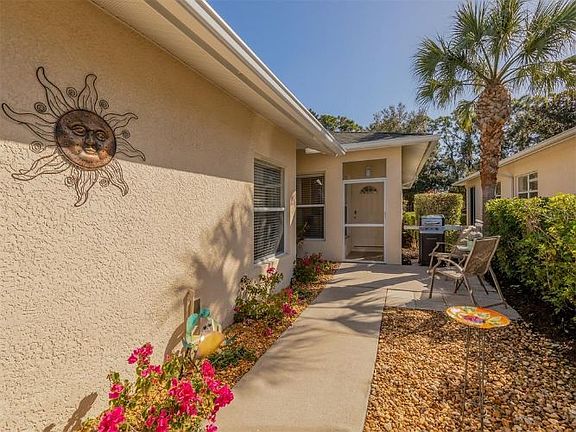 3rd image of 1144 Yosemite Dr