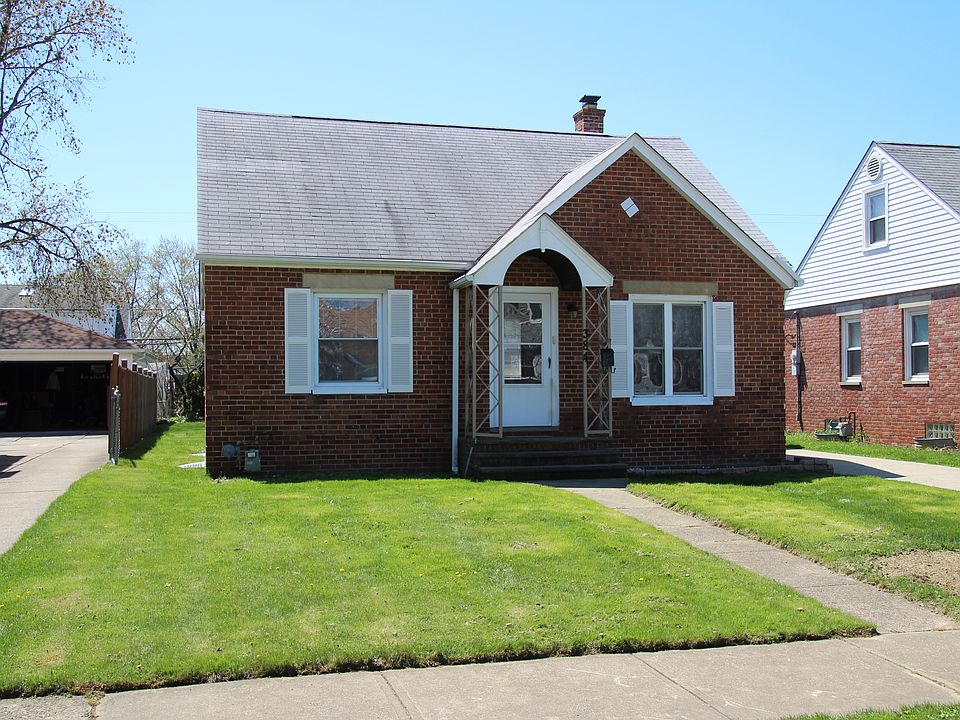 1st image of 384 E 327th St