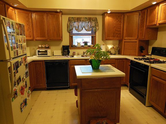 3rd image of 221 W Jefferson St
