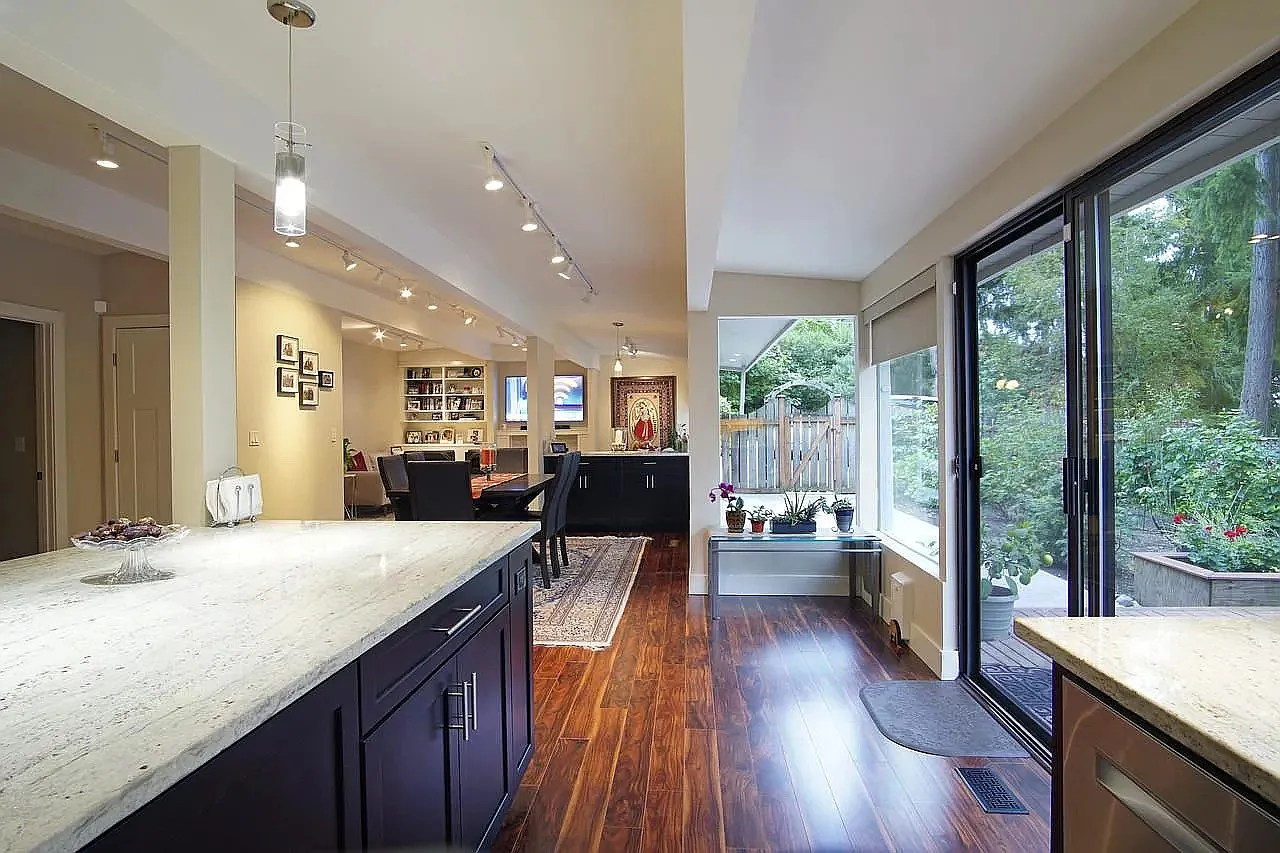 4 bed, 2410 sqft, $7,000 — Photo 4