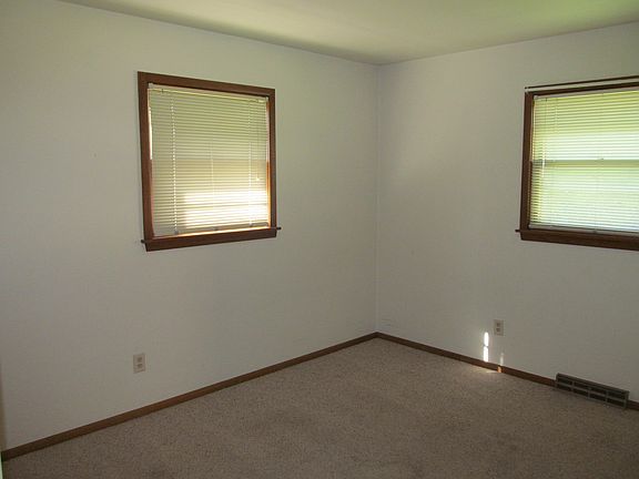 5th image of 2611 Lucerne Dr