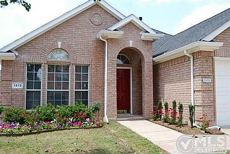 3rd image of 1513 Oxford Dr