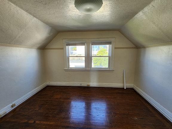 4th image of 409 Hill St