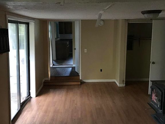 4th image of 144 E Spruce