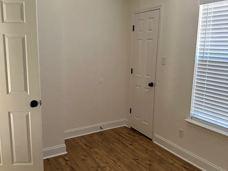 8105 Trail Lake Dr — Photo 28