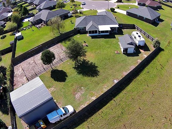  willow tree is on this lot