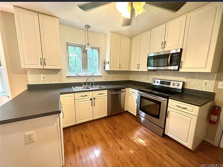1609 Cedar Grove Ter — Photo 3