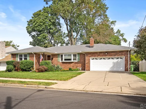 21 Sheppard Pl, Edison, NJ 08817