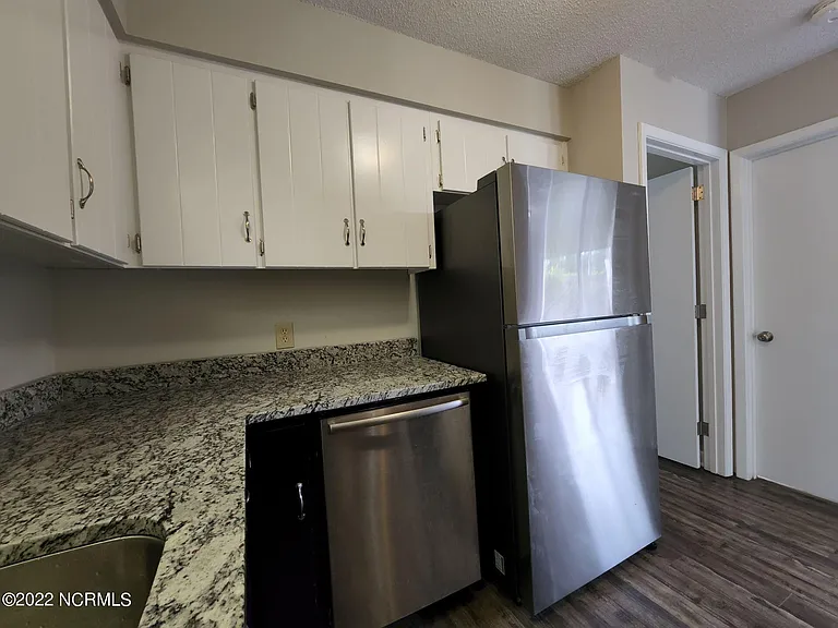 12 Portwest Townhouses #D — Photo 7