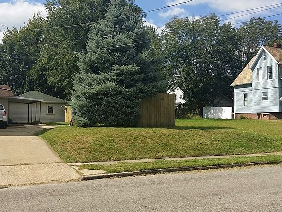 Extra lot that goes w/home