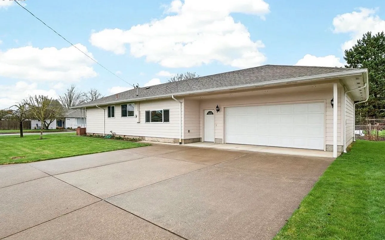 4 bed, 1.5 bath, 1815 sqft, $4,500 — Photo 2